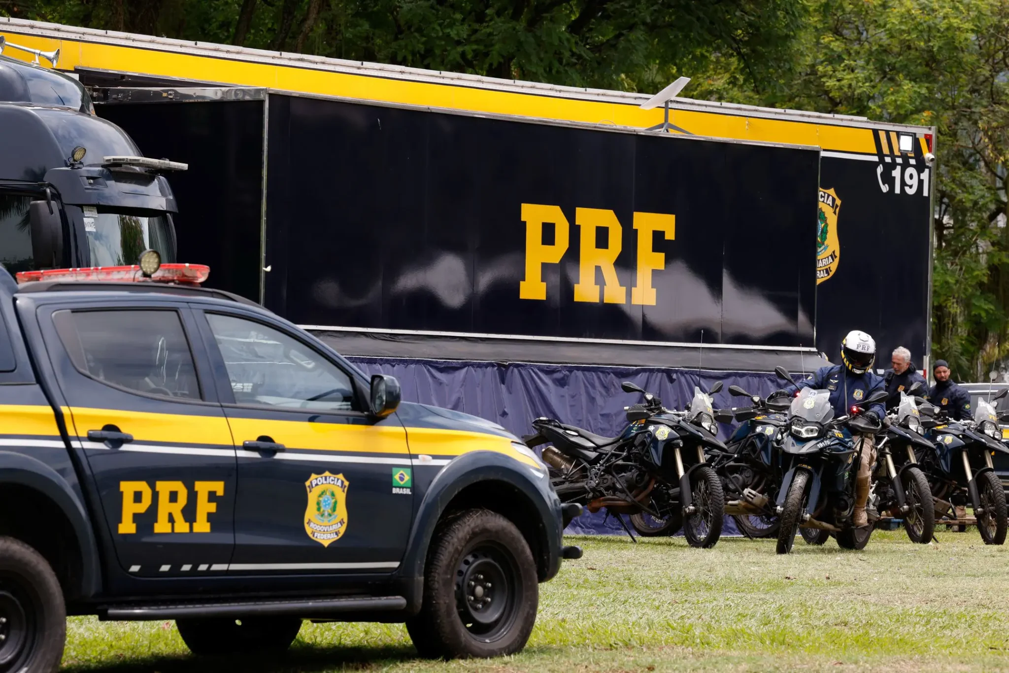 Veículos e sucatas - POLÍCIA RODOVIÁRIA FEDERAL